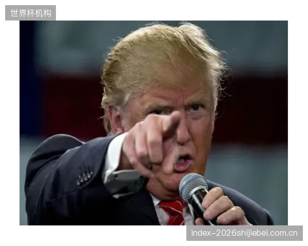 巴拉克的中场远射是捷克队攻坚战中的备选方案,或能在关键时刻打破场上平衡。 巴拉克的中场远射是捷克队攻坚战中的备选方案,或能在关键时刻打破场上平衡。